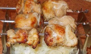 Рецепт выходного дня: Куриные бедра на шампурах в духовке
