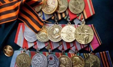 Про медаль в дверной ручке