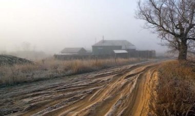 А на Знаменской асфальт  уже разбит...