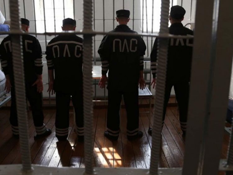 Пенсионеры и заключенные живут на почти одинаковые деньги