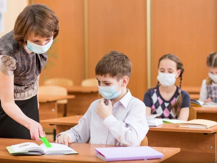 О доплатах педагогам за работу в дежурных классах рассказали в ВКО