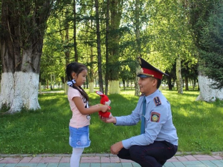 Полицейские Востока подарили теплый праздник в честь Дня Первого Президента РК